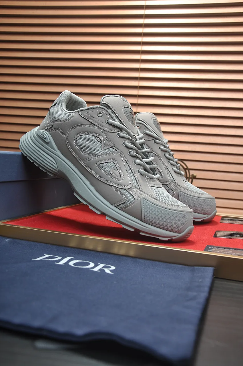 Men's men's shoes 💰: 540💶 (top original order) Brand: Dior (Dior) Standard code: Men's code 38-44 (45 customized) Grade: Same style as the official website Material: Top original cowhide stitched together Original wear-resistant and lightweight outsole Style category: Fashionable casual shoes Distinguished luxury brand elements top luxury Color: Real picture color